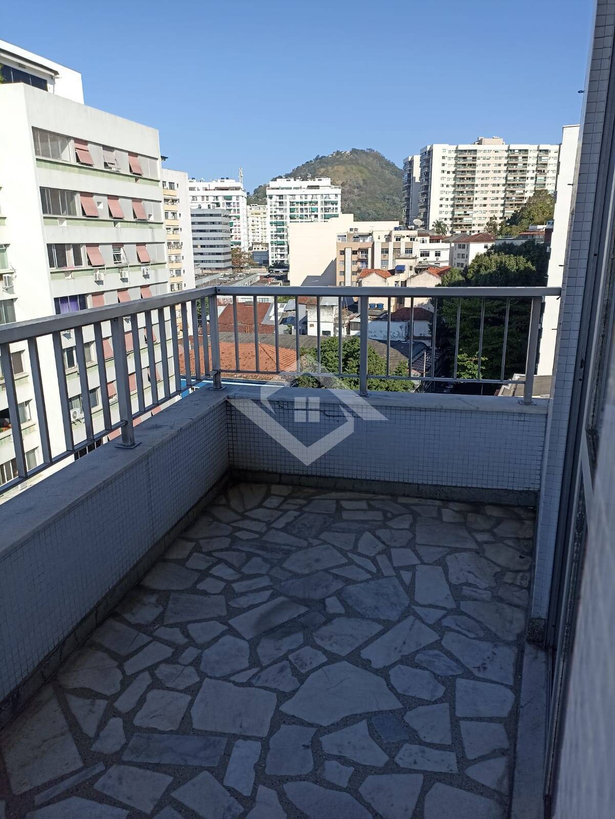 Apartamento à venda com 3 quartos, 100m² - Foto 1