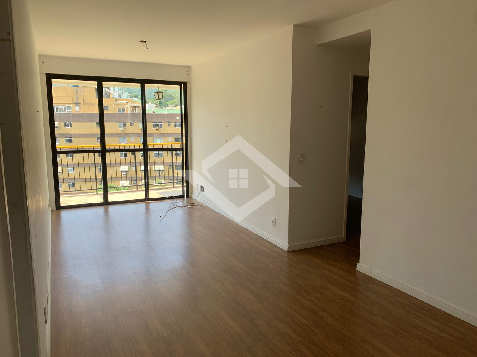 Apartamento à venda com 2 quartos, 66m² - Foto 3