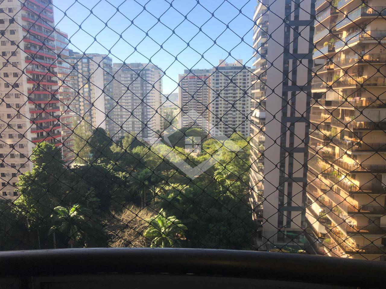 Apartamento à venda com 3 quartos, 90m² - Foto 1