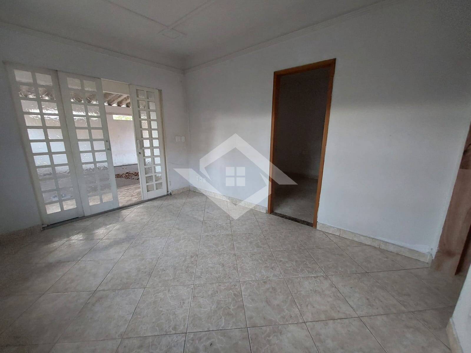 Casa à venda com 3 quartos, 110m² - Foto 1