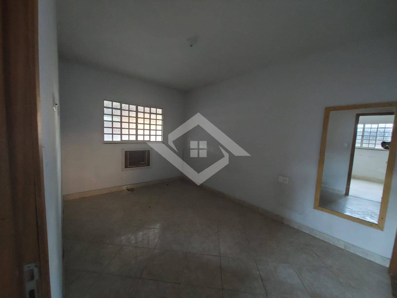 Casa à venda com 3 quartos, 110m² - Foto 2