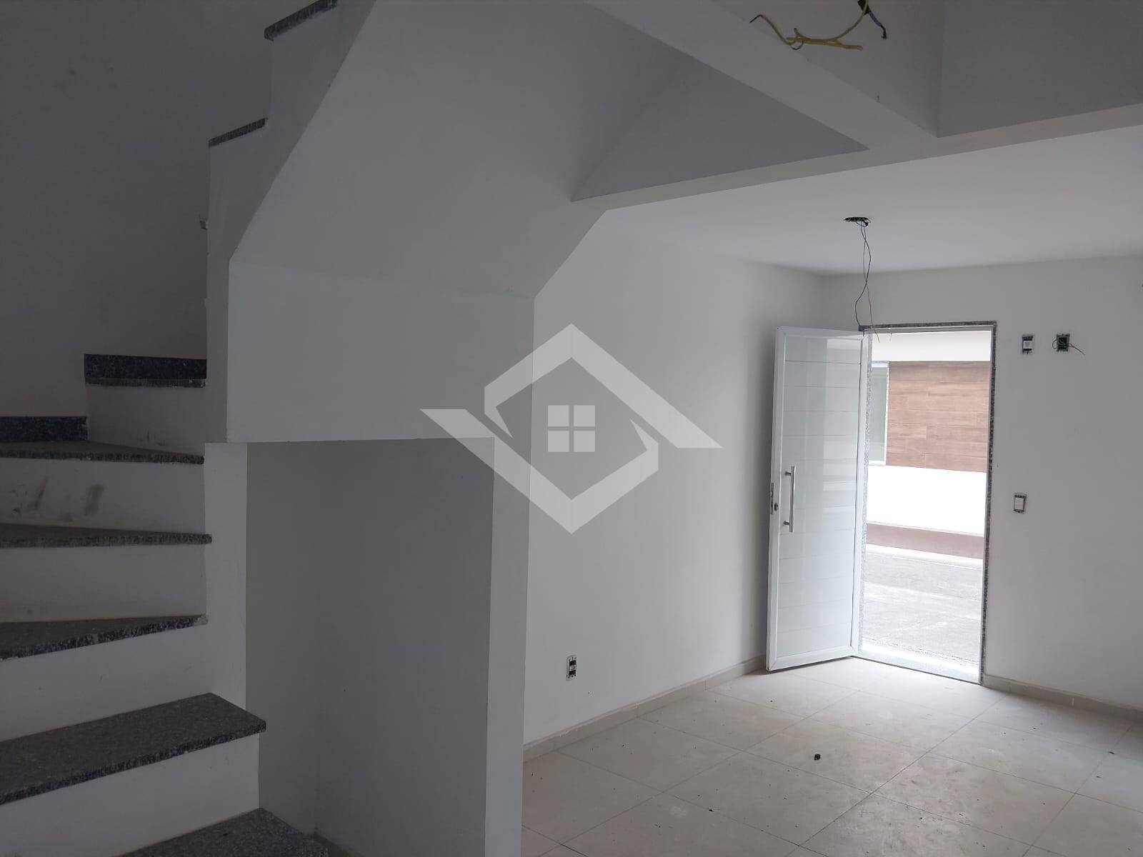 Casa à venda com 3 quartos, 100m² - Foto 1