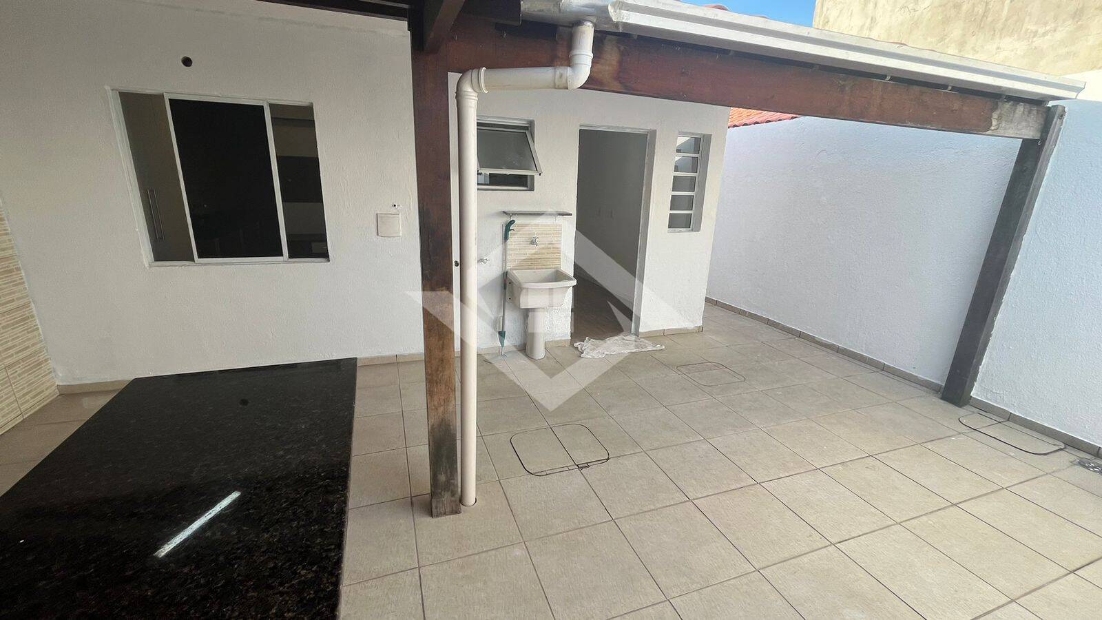 Casa à venda com 2 quartos, 73m² - Foto 4