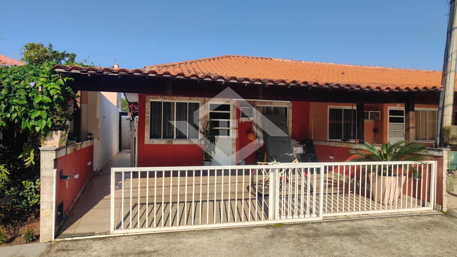 Casa à venda com 2 quartos, 73m² - Foto 1