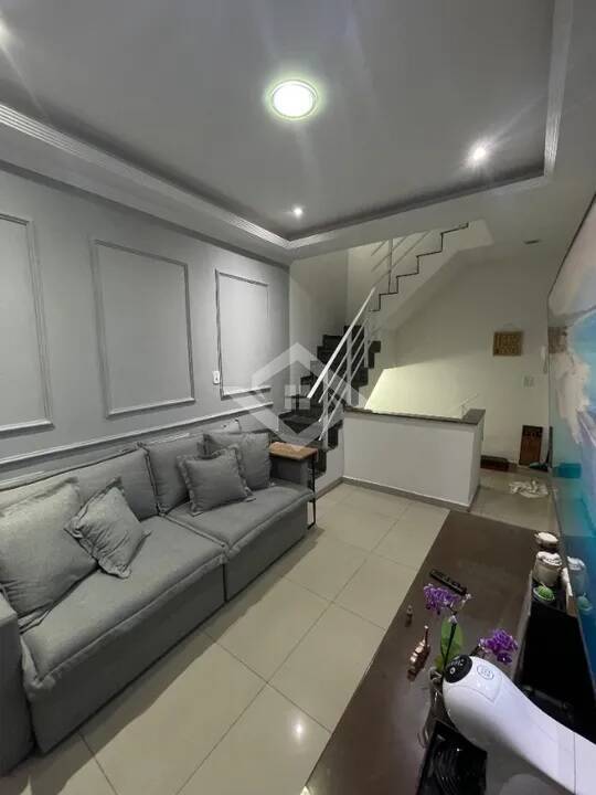 Casa à venda com 2 quartos, 101m² - Foto 1