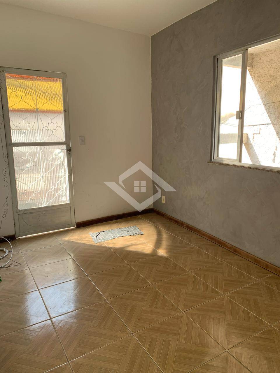 Casa à venda com 2 quartos, 80m² - Foto 1