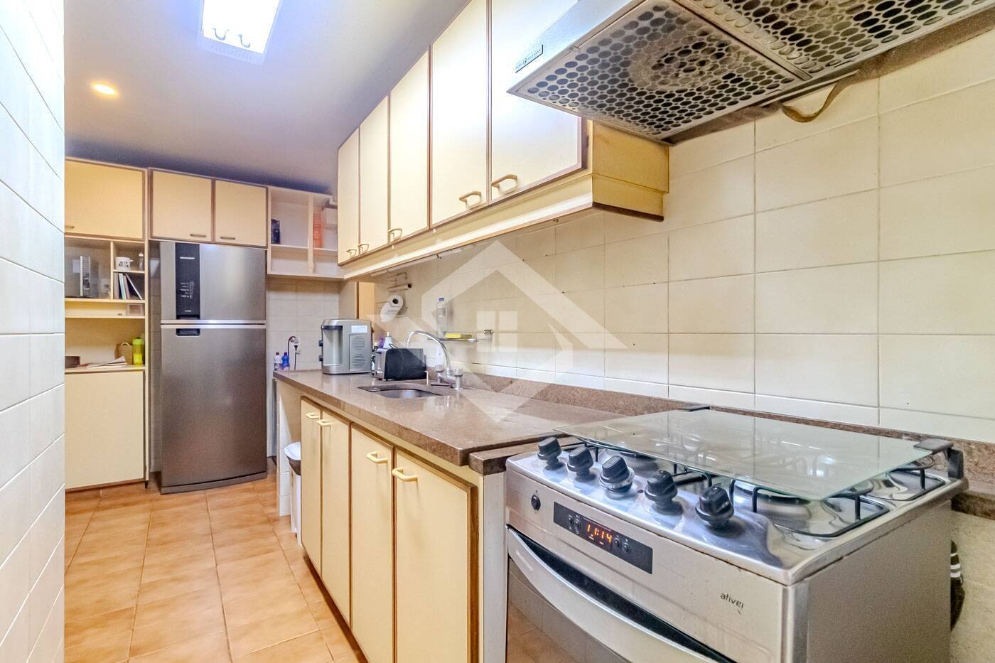 Apartamento à venda com 3 quartos, 137m² - Foto 6