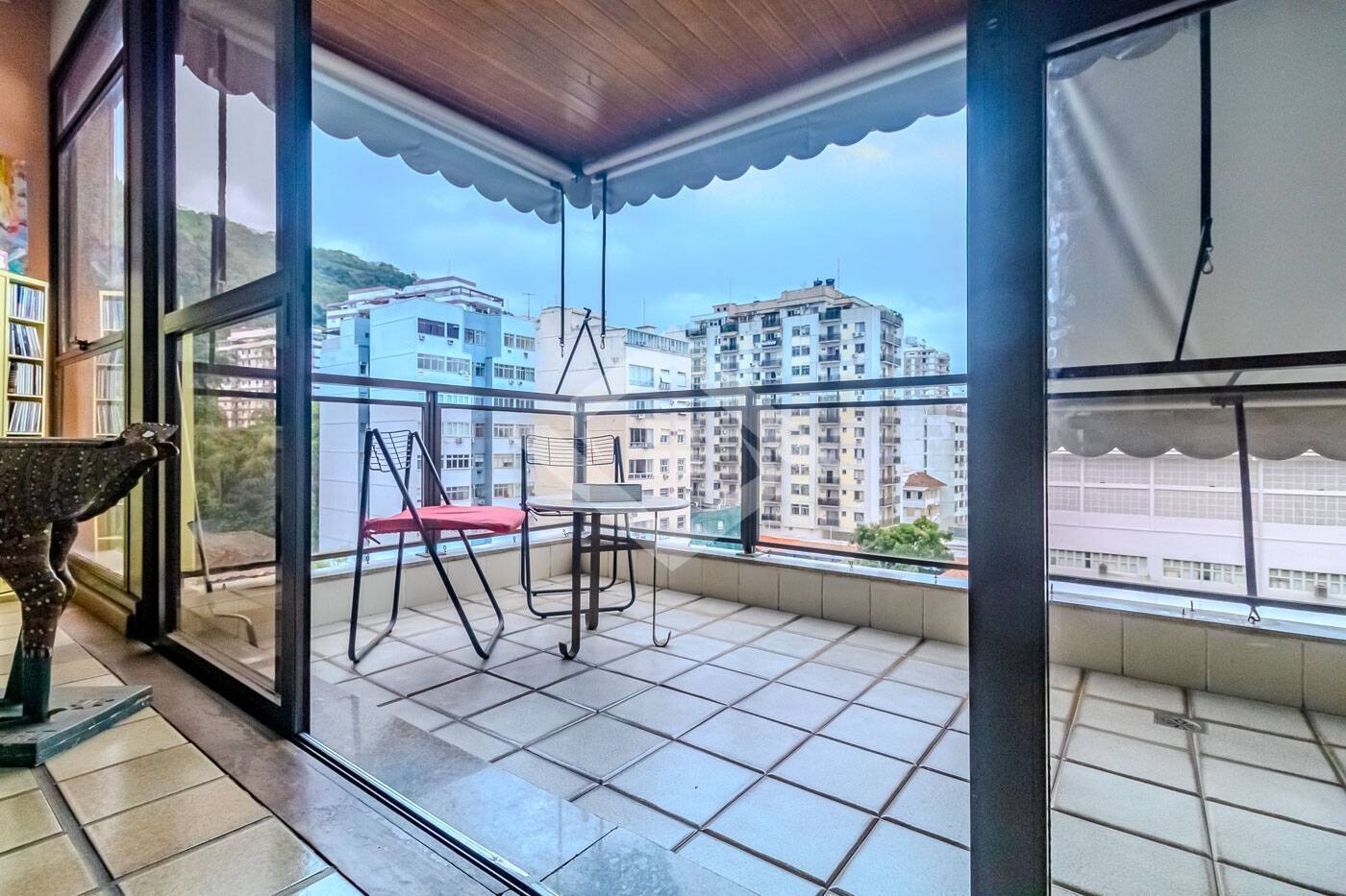 Apartamento à venda com 3 quartos, 137m² - Foto 1