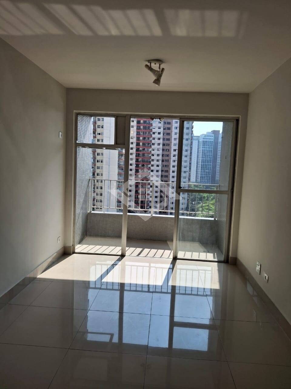 Apartamento à venda com 2 quartos, 84m² - Foto 2