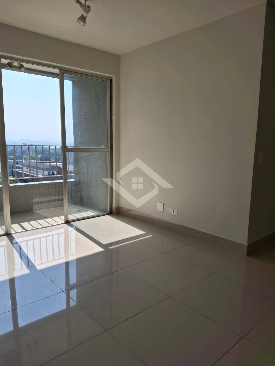 Apartamento à venda com 2 quartos, 84m² - Foto 3