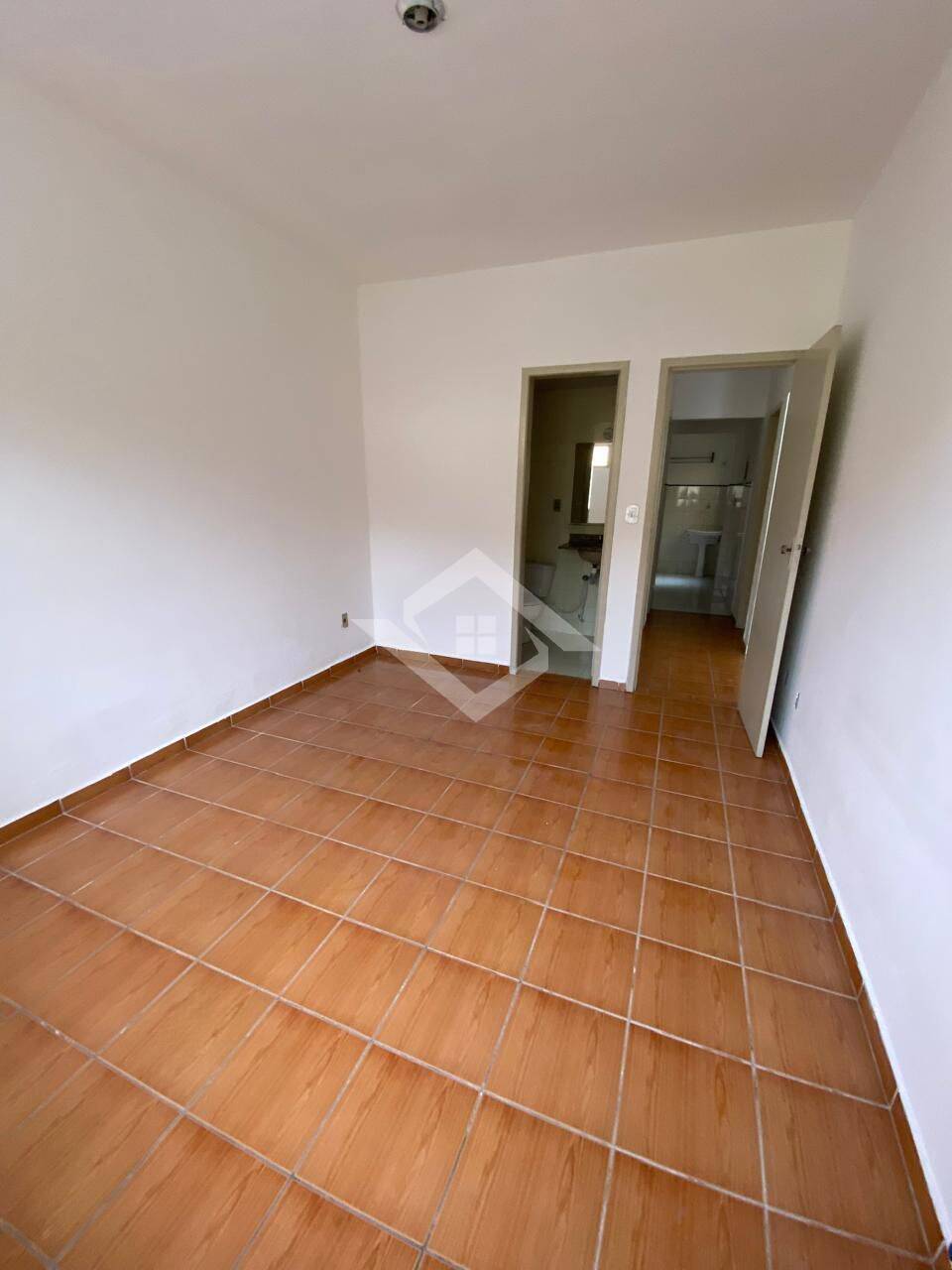 Casa para alugar com 2 quartos, 65m² - Foto 11