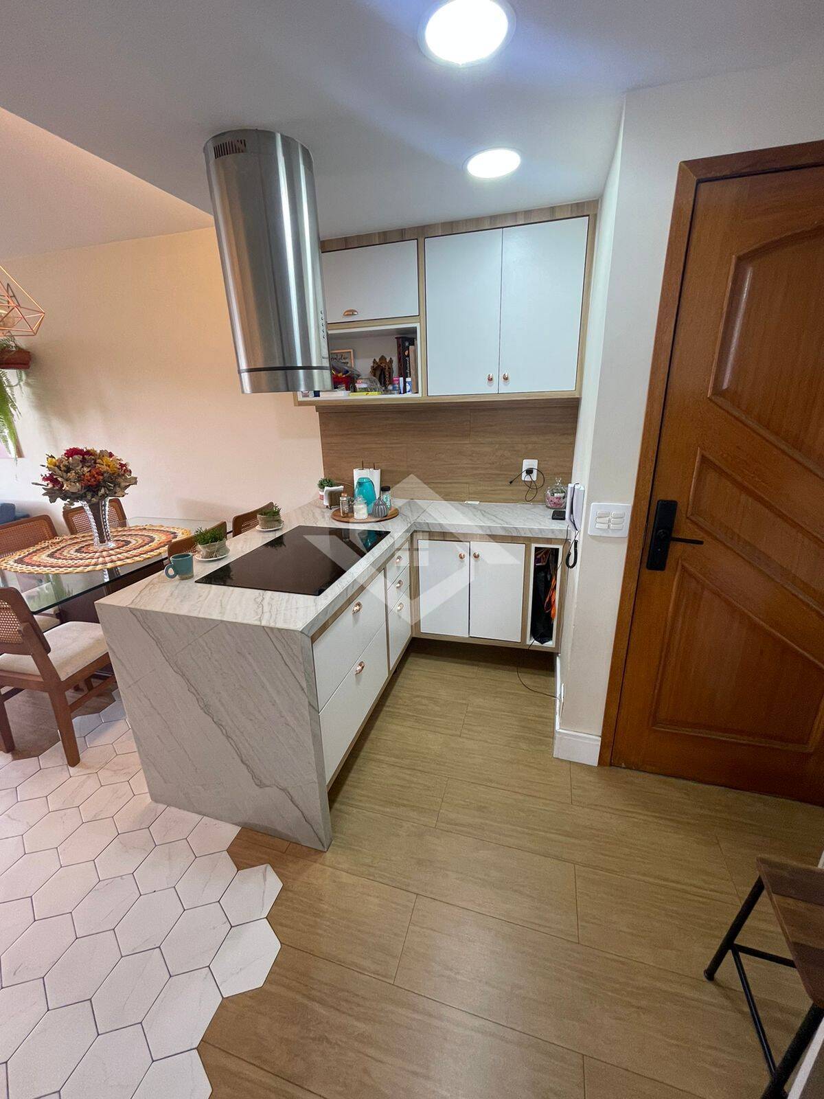 Apartamento à venda com 2 quartos, 84m² - Foto 2