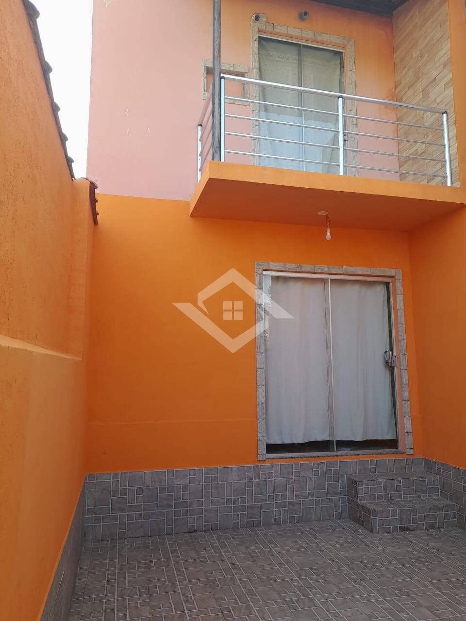 Casa à venda com 2 quartos, 64m² - Foto 1