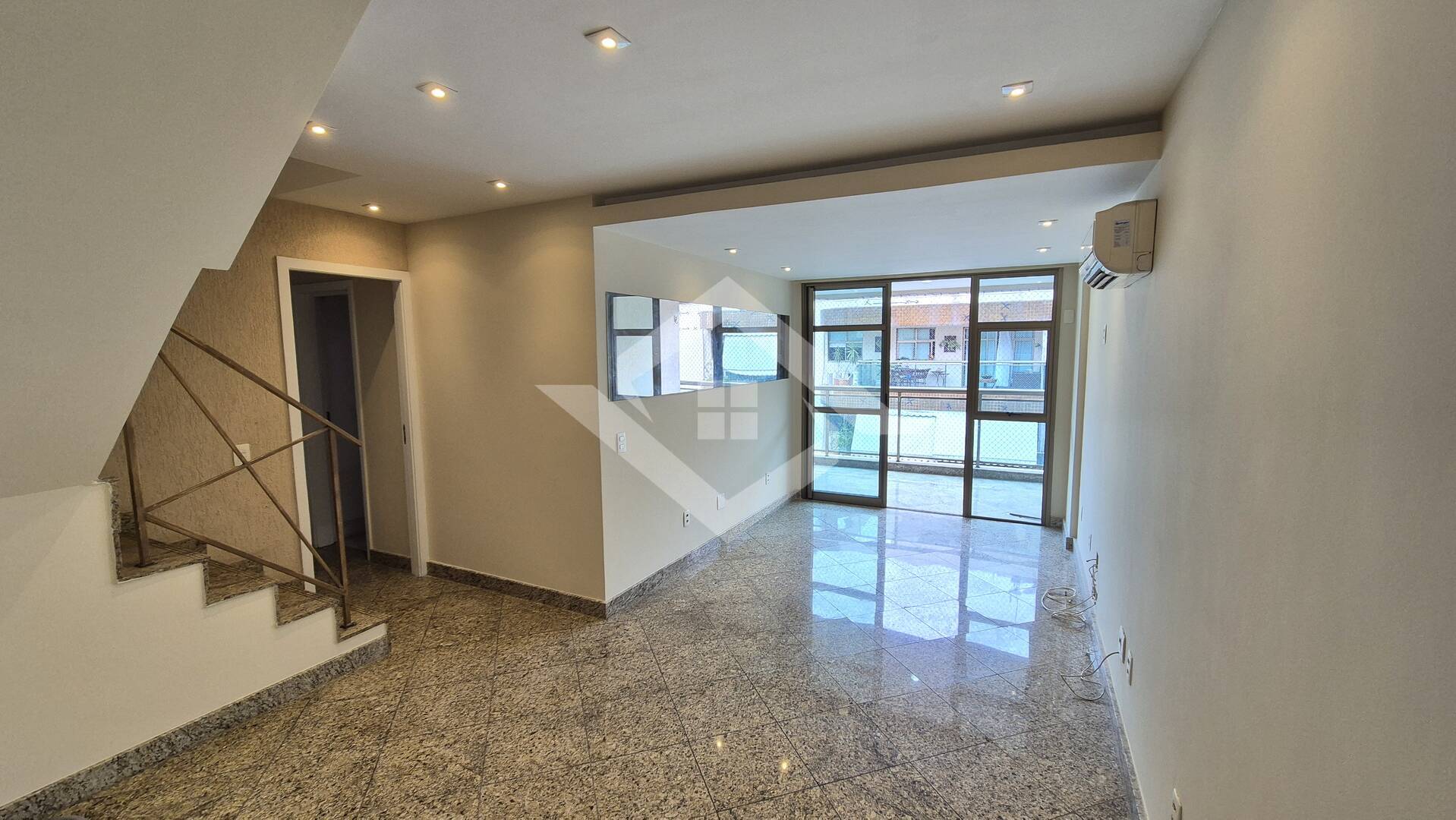 Cobertura à venda com 4 quartos, 200m² - Foto 7