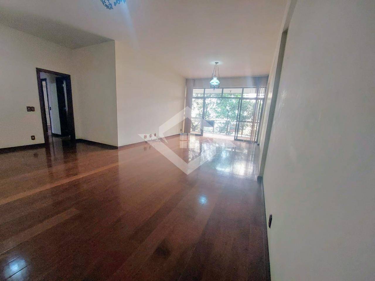 Apartamento à venda com 3 quartos, 150m² - Foto 1