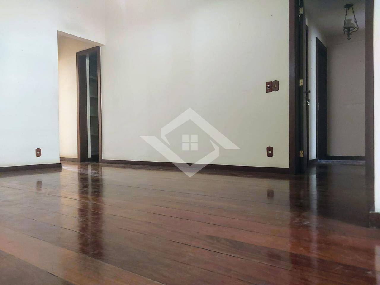 Apartamento à venda com 3 quartos, 150m² - Foto 2