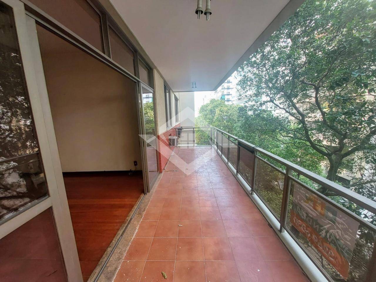 Apartamento à venda com 3 quartos, 150m² - Foto 5