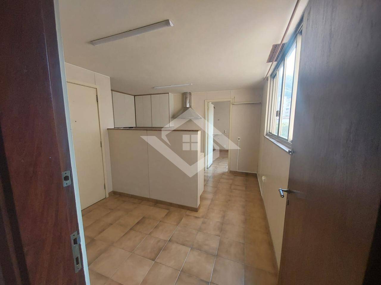 Apartamento à venda com 3 quartos, 150m² - Foto 12