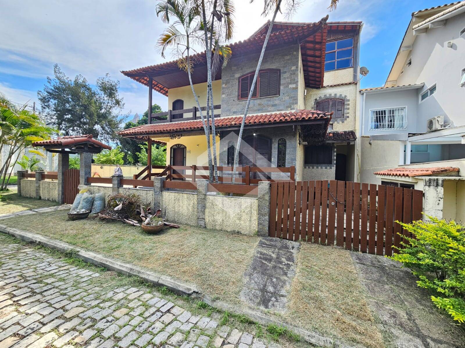 Casa à venda com 4 quartos, 300m² - Foto 3