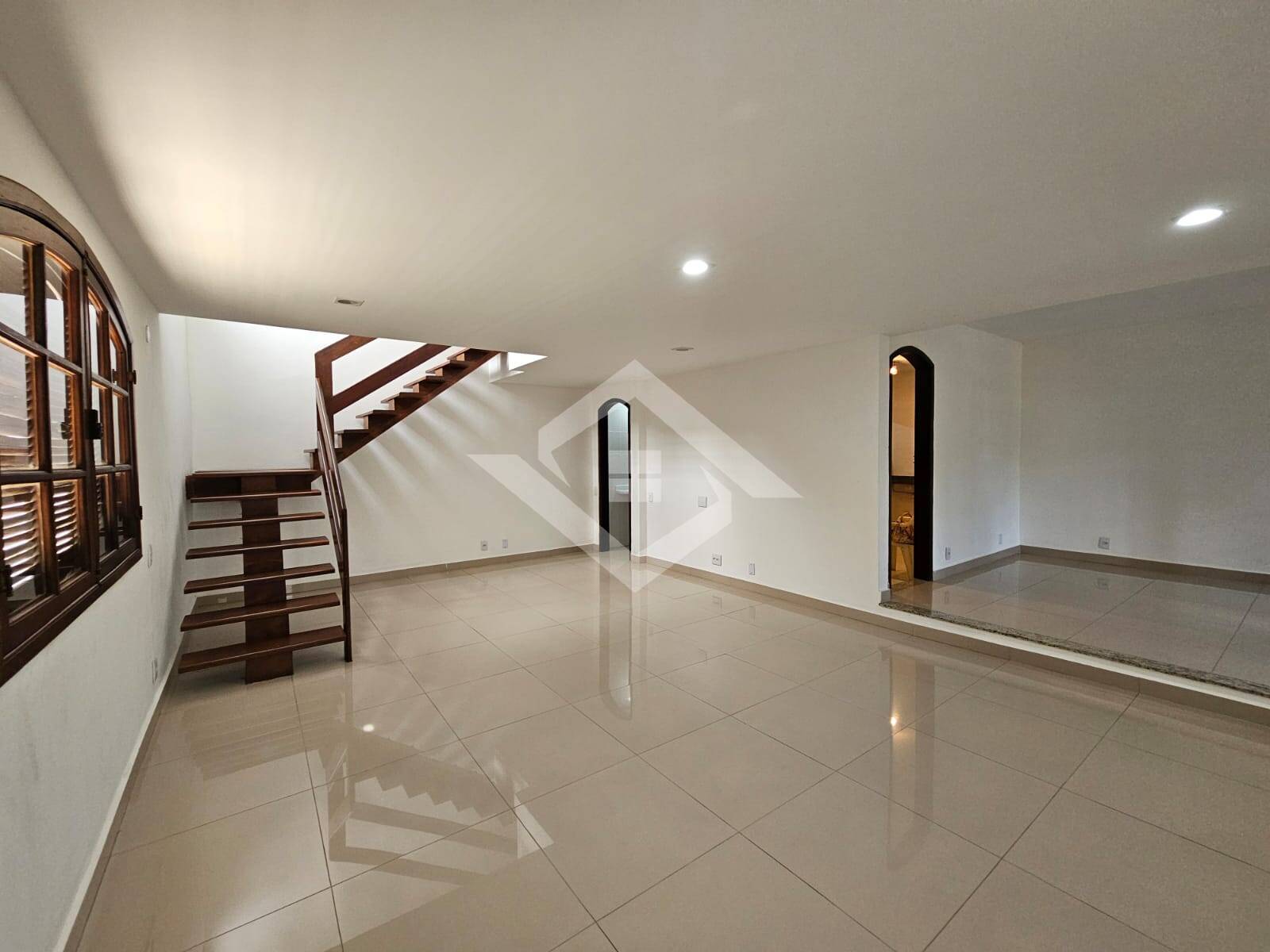 Casa à venda com 4 quartos, 300m² - Foto 7