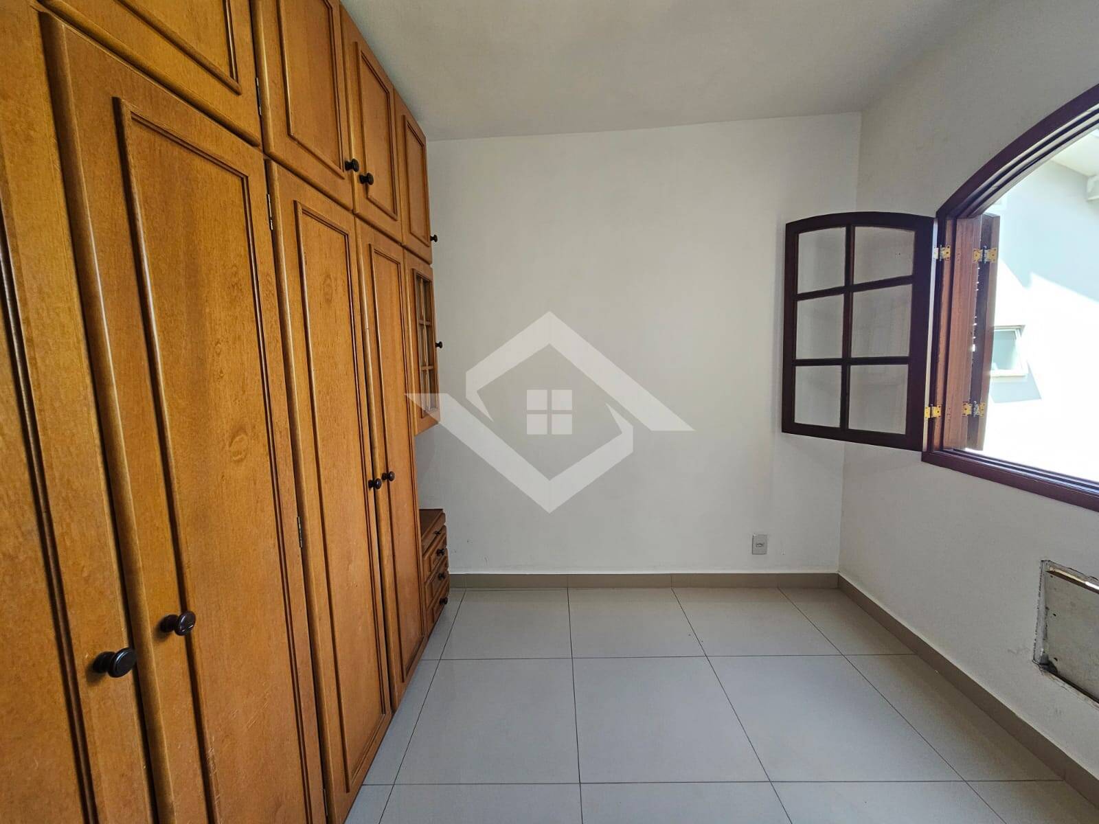 Casa à venda com 4 quartos, 300m² - Foto 12