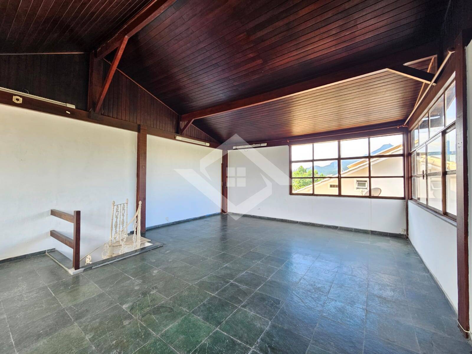 Casa à venda com 4 quartos, 300m² - Foto 17