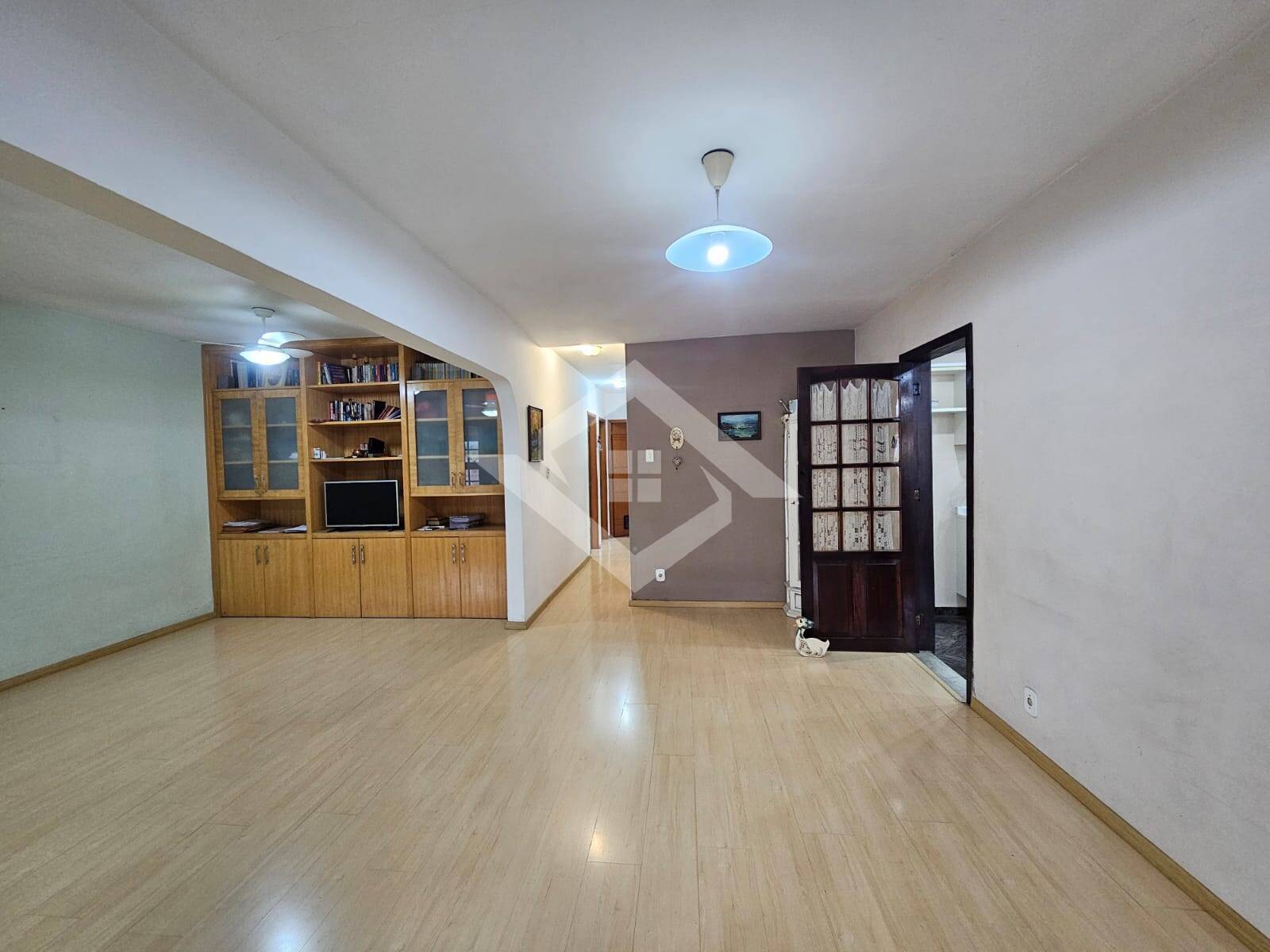 Casa à venda com 3 quartos, 370m² - Foto 5