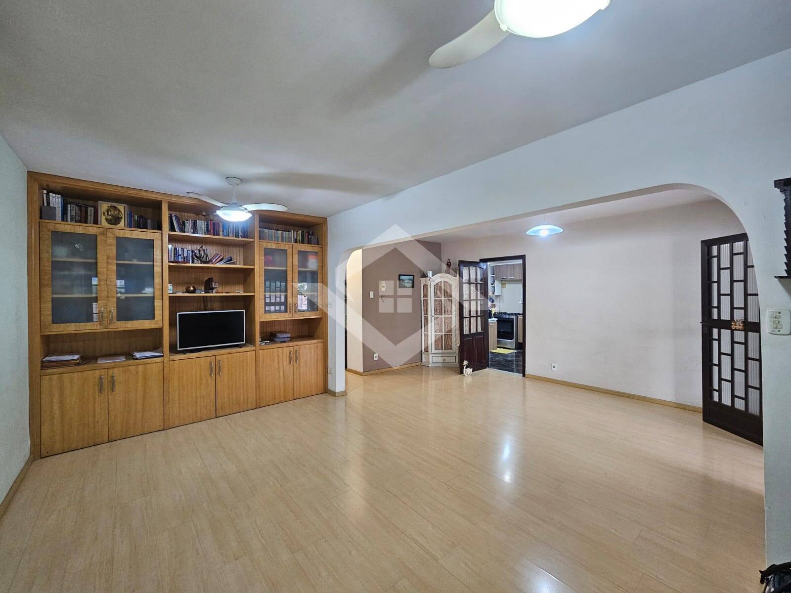 Casa à venda com 3 quartos, 370m² - Foto 4