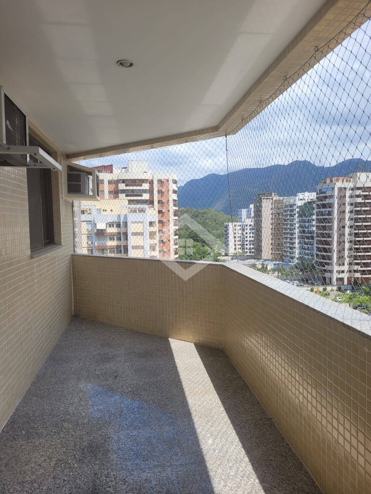 Apartamento à venda com 3 quartos, 130m² - Foto 1