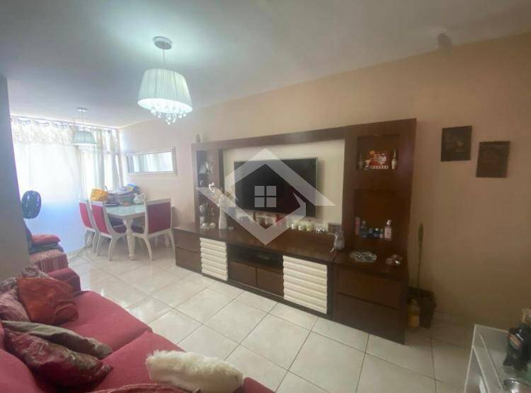 Apartamento à venda com 2 quartos, 70m² - Foto 3