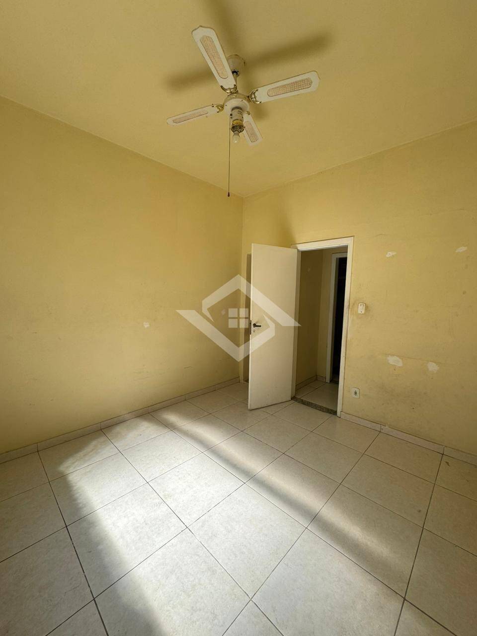 Apartamento para alugar com 2 quartos, 70m² - Foto 11