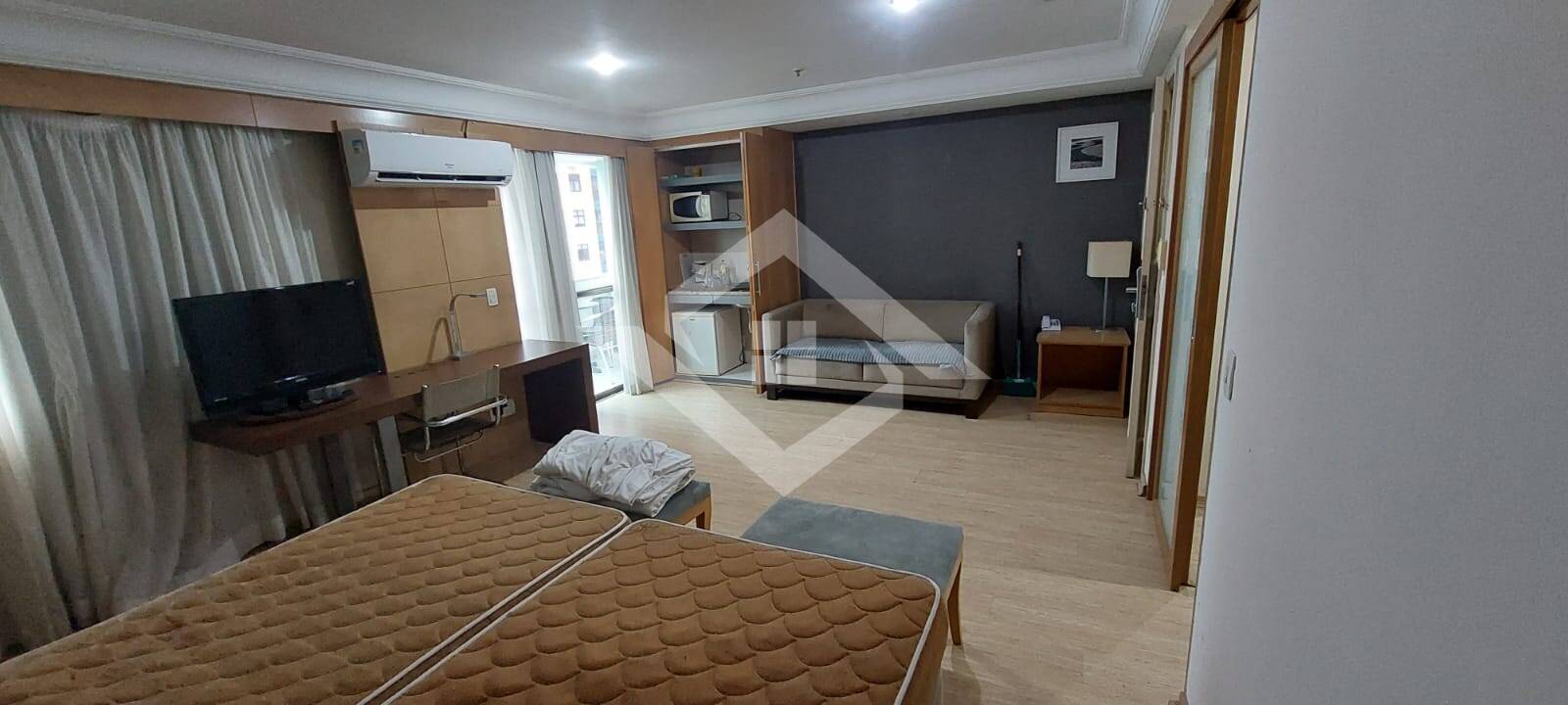 Apartamento à venda com 2 quartos, 65m² - Foto 1