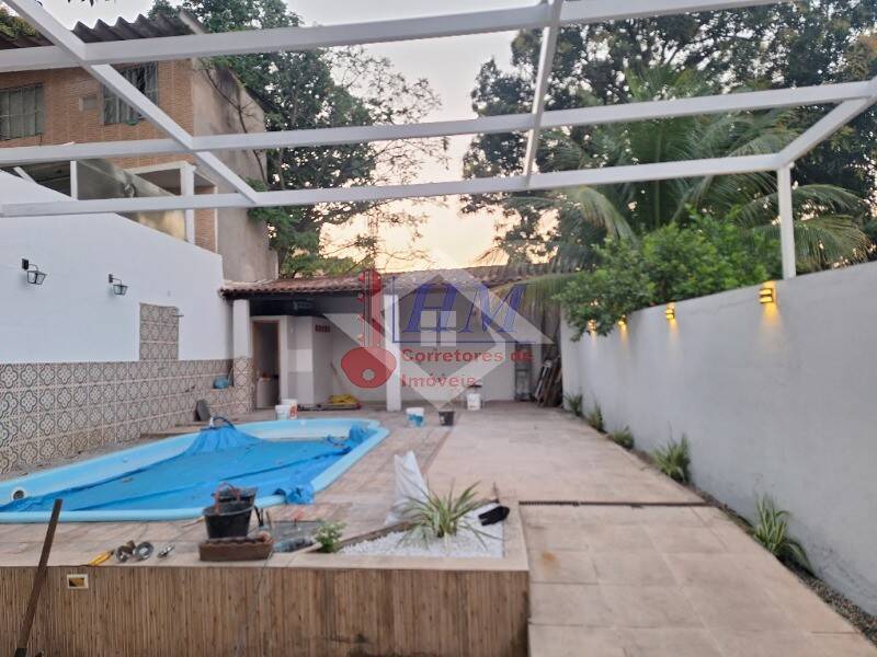 Casa à venda com 6 quartos, 320m² - Foto 10