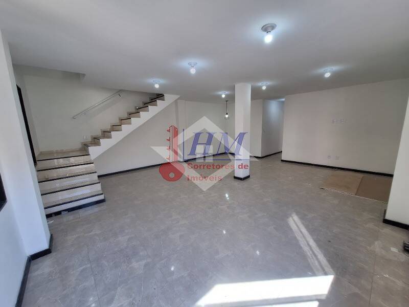 Casa à venda com 6 quartos, 320m² - Foto 2