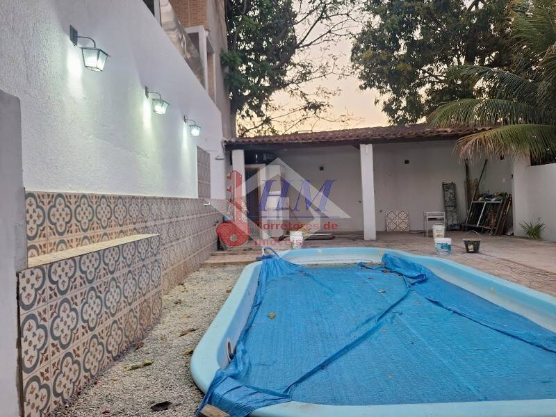 Casa à venda com 6 quartos, 320m² - Foto 27