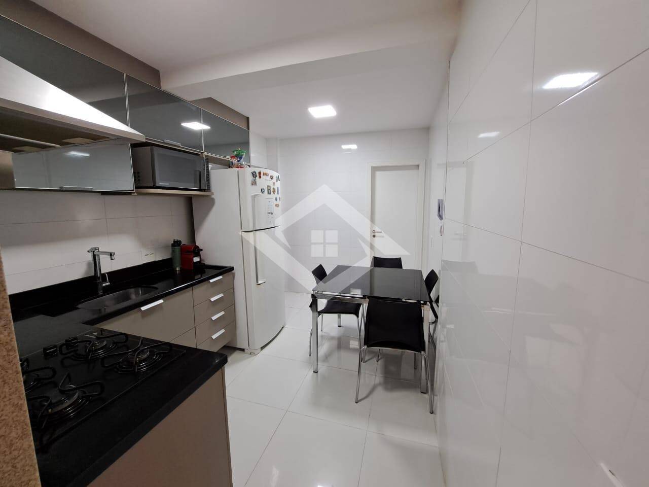 Casa à venda com 2 quartos, 66m² - Foto 8