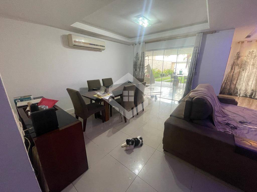 Casa para alugar com 4 quartos, 300m² - Foto 2