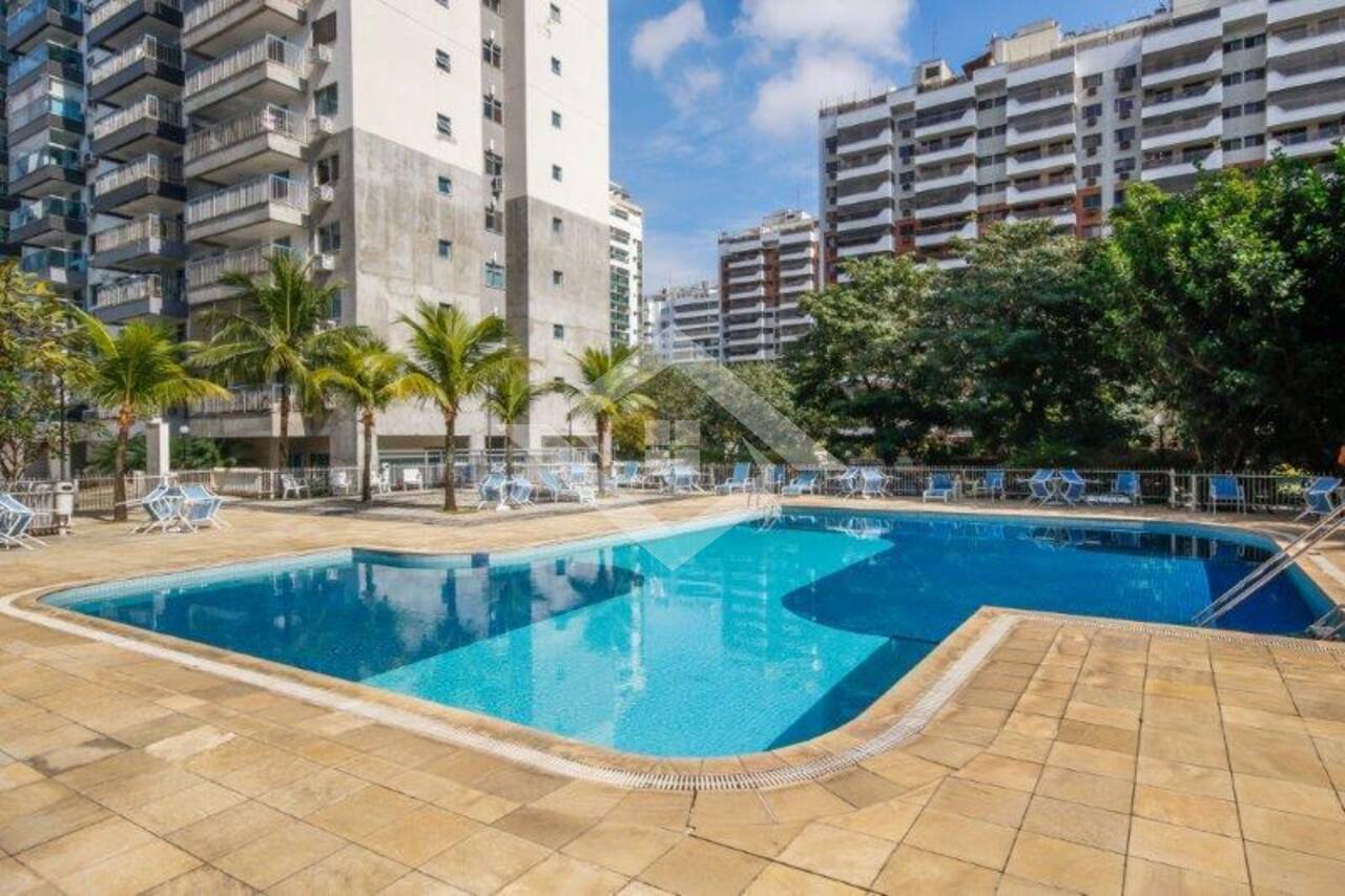 Apartamento para alugar com 3 quartos, 207m² - Foto 4