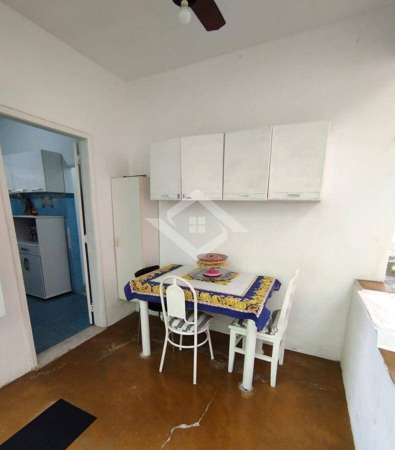 Casa à venda com 2 quartos, 60m² - Foto 4