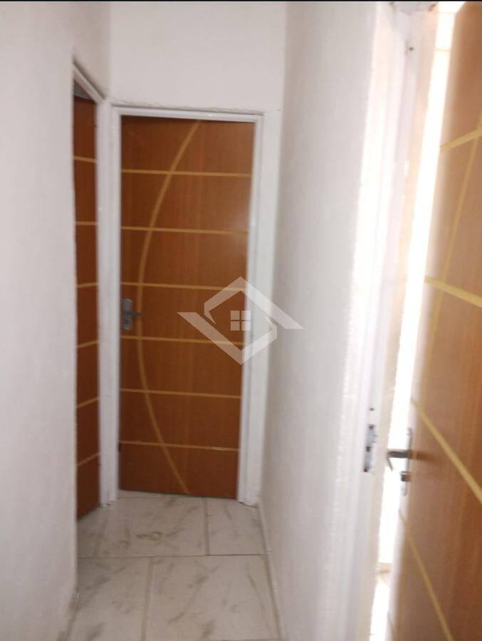 Casa à venda com 3 quartos, 60m² - Foto 2