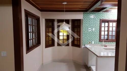 Casa para alugar com 4 quartos, 300m² - Foto 12