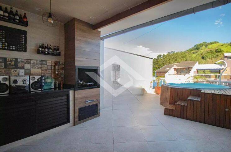 Casa à venda com 3 quartos, 136m² - Foto 1