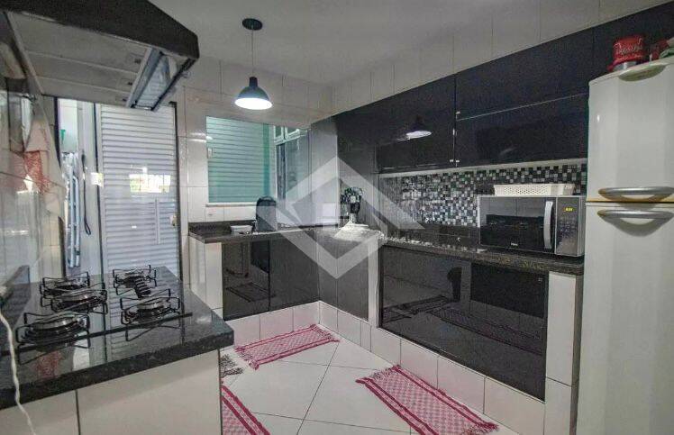 Casa à venda com 3 quartos, 136m² - Foto 3