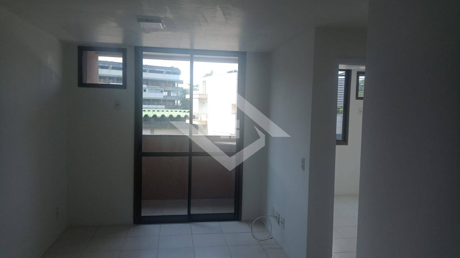 Apartamento à venda com 2 quartos, 63m² - Foto 2