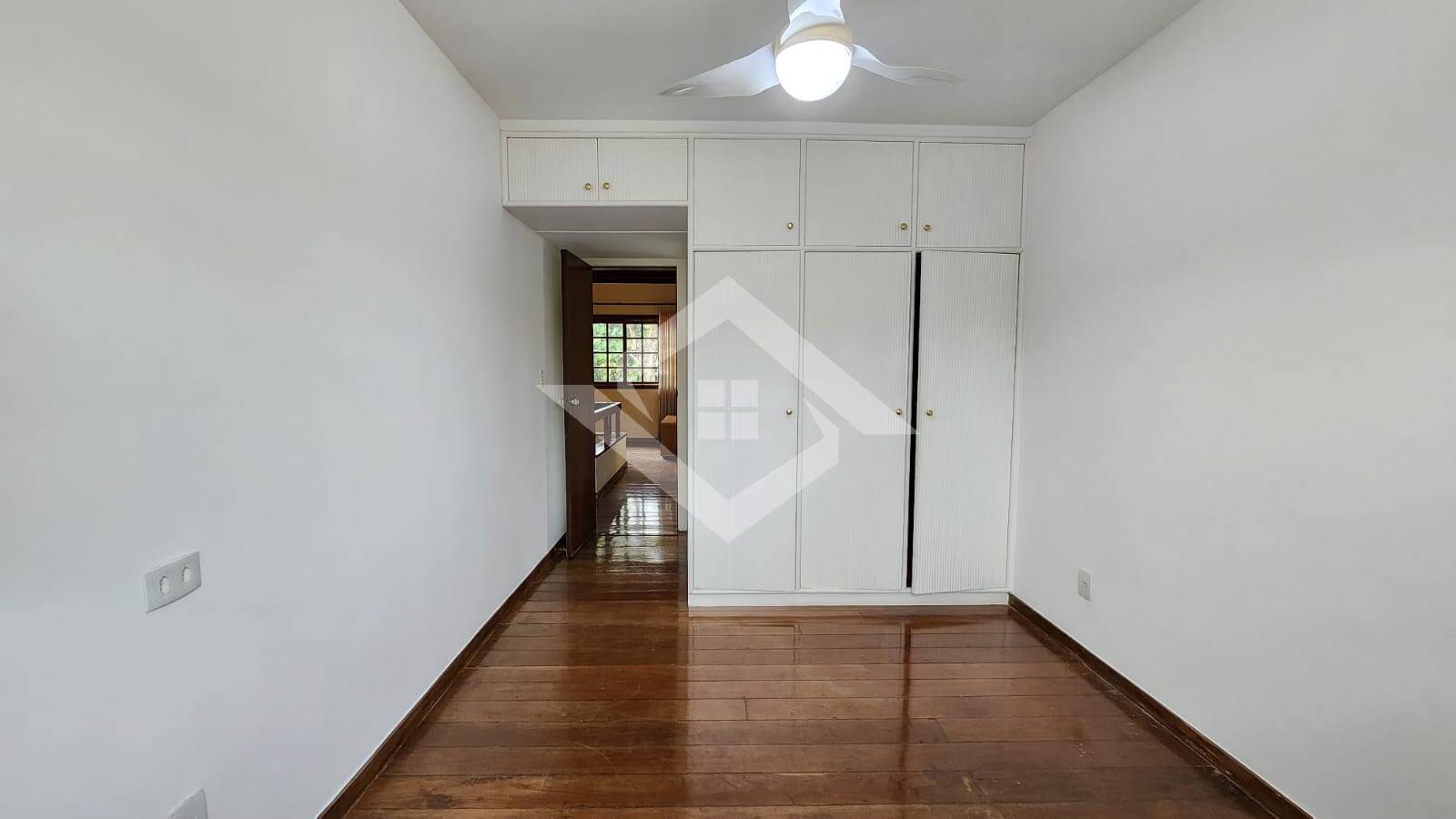 Casa à venda com 4 quartos, 340m² - Foto 8