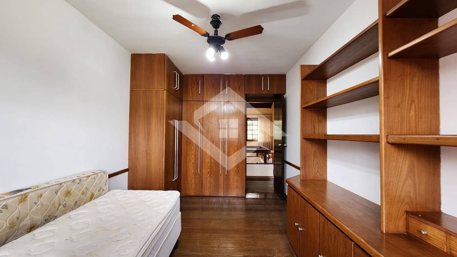 Casa à venda com 4 quartos, 340m² - Foto 16