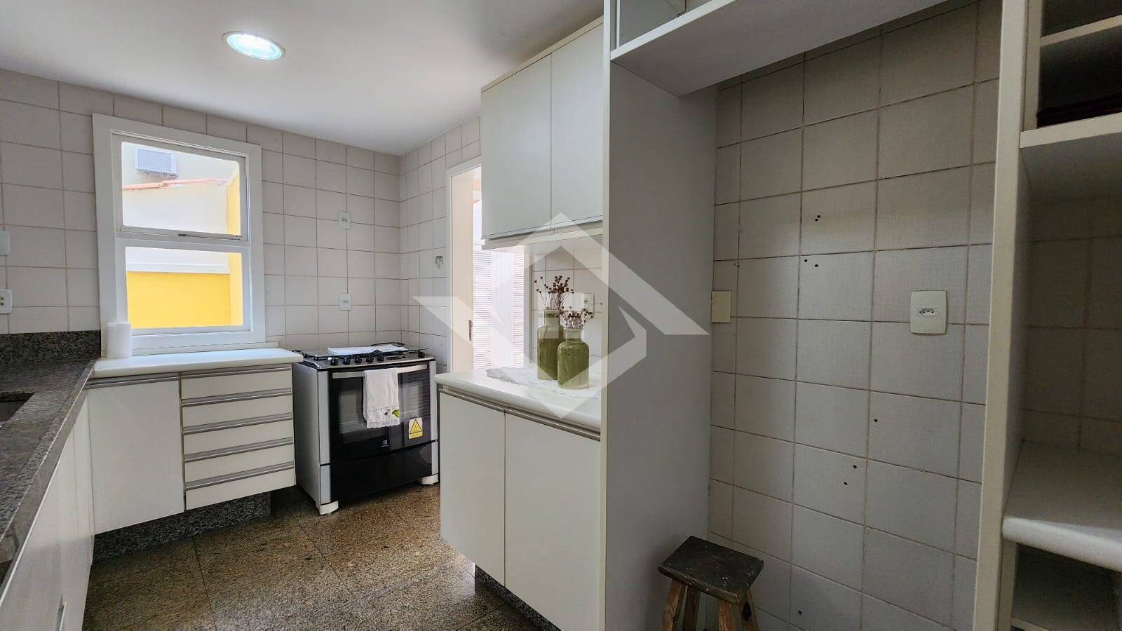 Casa à venda com 4 quartos, 340m² - Foto 25