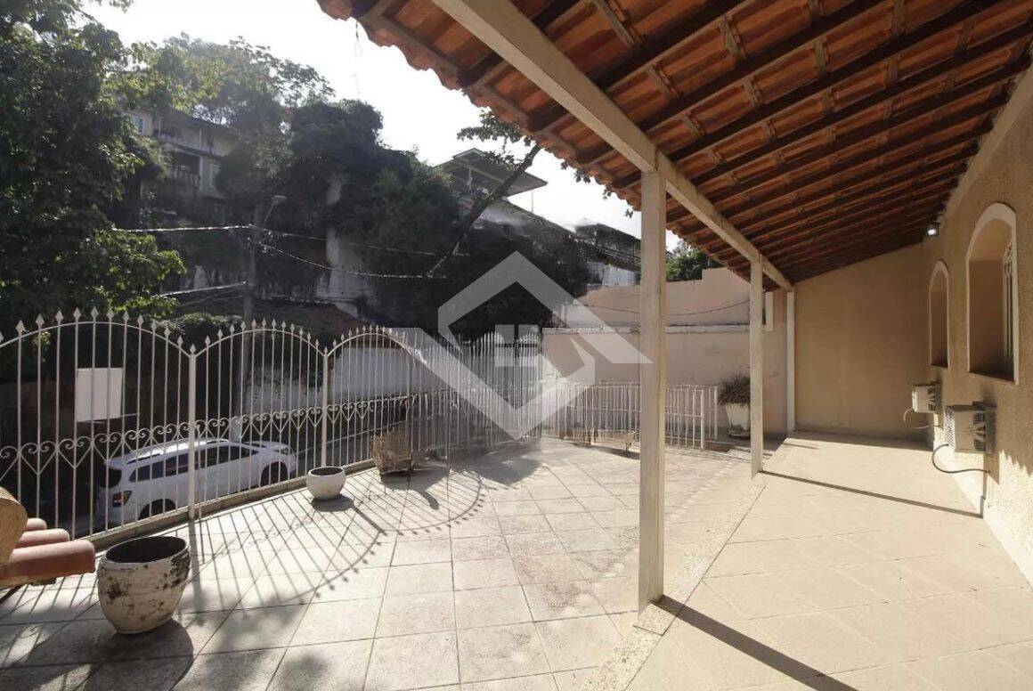 Casa à venda com 3 quartos, 237m² - Foto 16