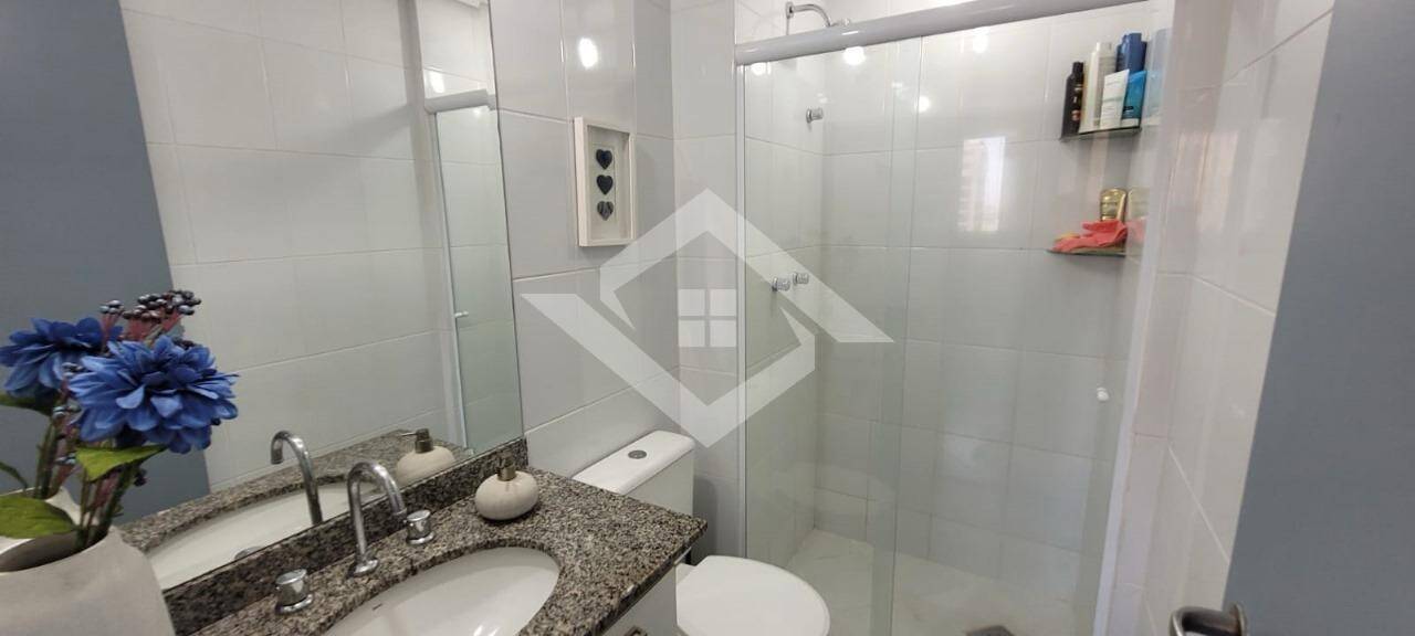 Apartamento à venda com 2 quartos, 71m² - Foto 2