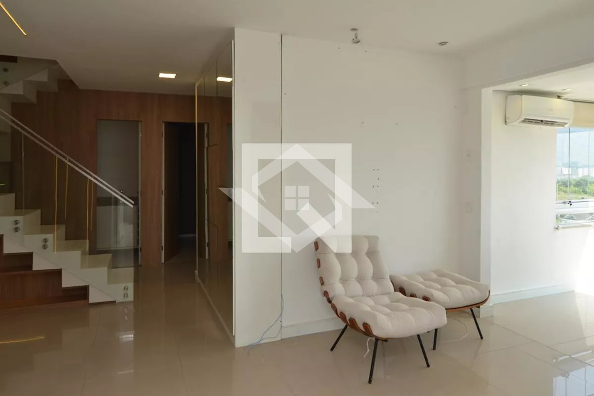 Apartamento à venda com 3 quartos, 156m² - Foto 2